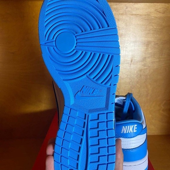 Nike Dunk Low UNC Size 9.5 - Picture 5 of 7